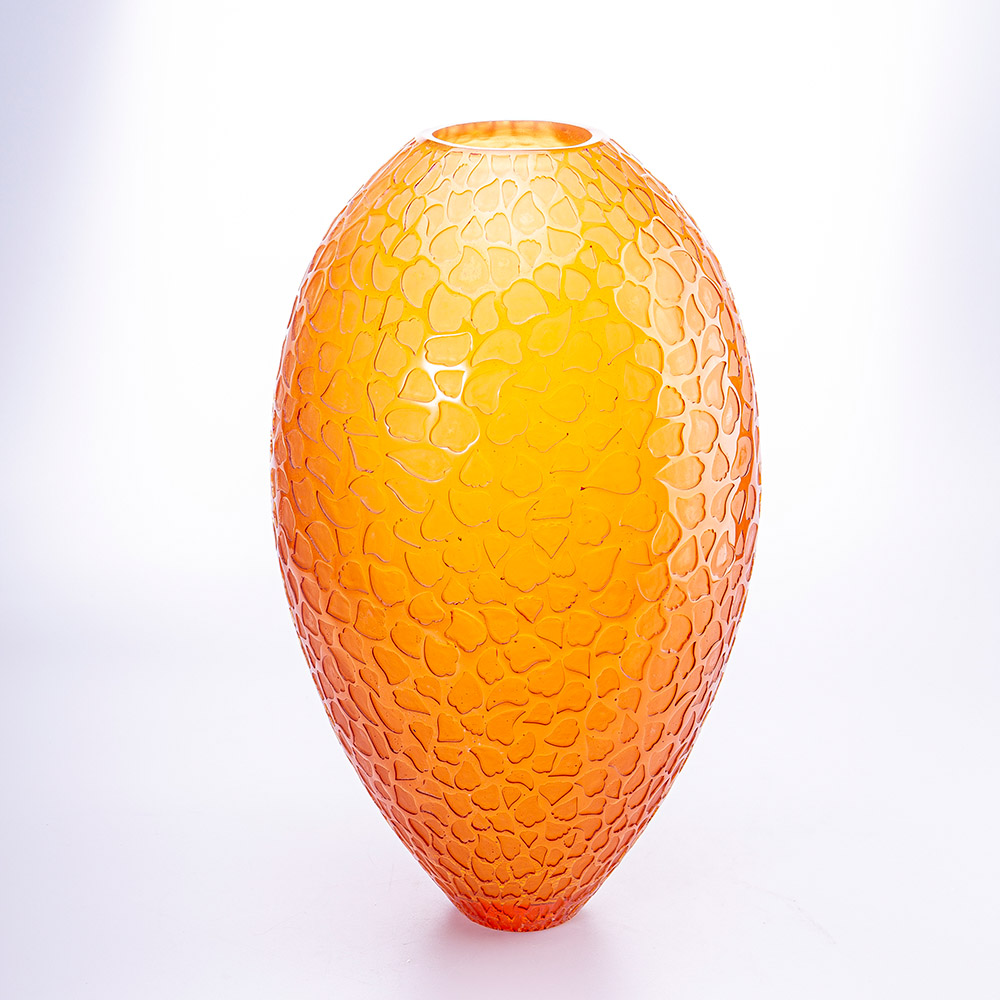 Vase en verre cristal pour compositions florales de salon ; vase d'art en verre de cristal; décoration intérieure; centre de table; «Pluie de pétales»