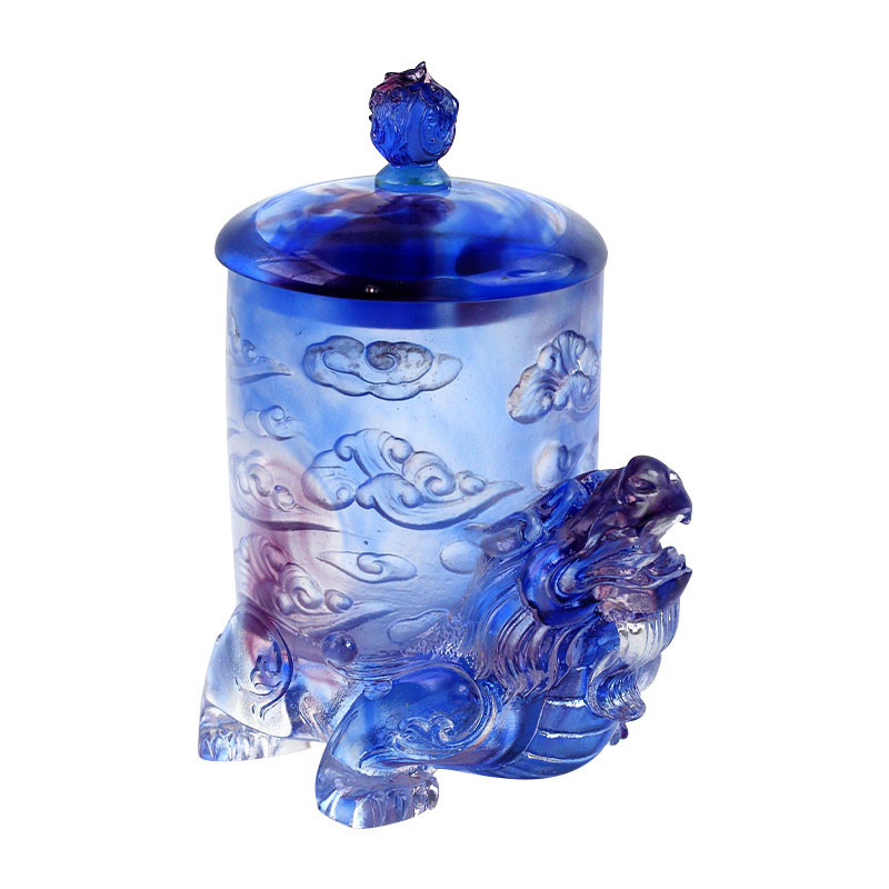 Tasse de cristal en verre bleu avec couvercle, base de bête mythique