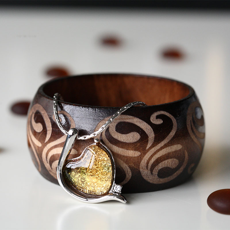 Bracelet de couleur argentée élégante incrustée de pendentif en verre