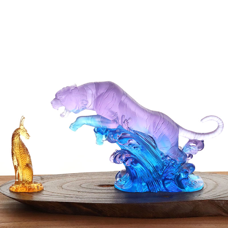 Ornements de sculpture de tigre en glace au gradient violet-bleu