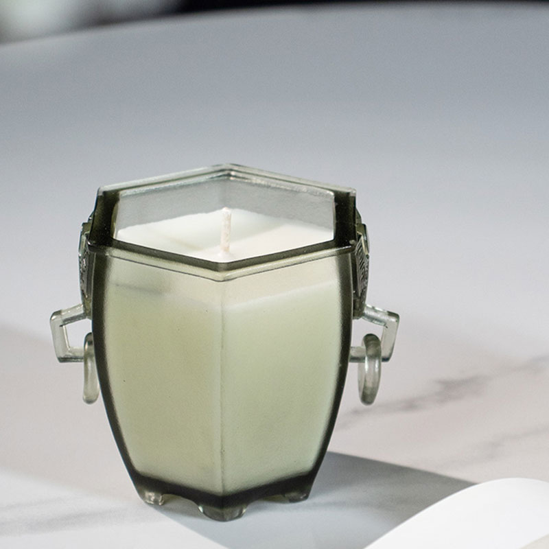 Le vase à six côtés – Bougeoir en verre dépoli au charme archaïque